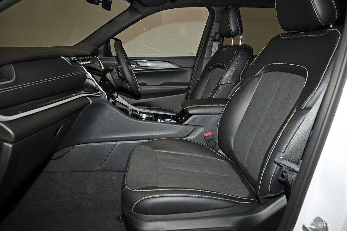 2023 Jeep Grand Cherokee Night Eagle WL