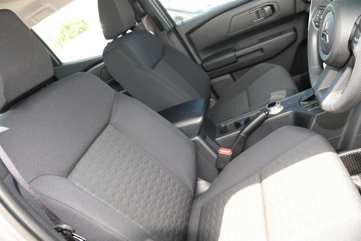 2024 Mitsubishi Triton GLX MV 4X4