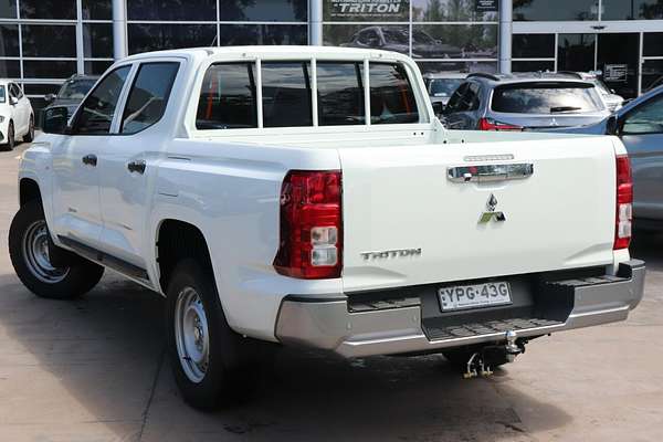 2024 Mitsubishi Triton GLX MV 4X4