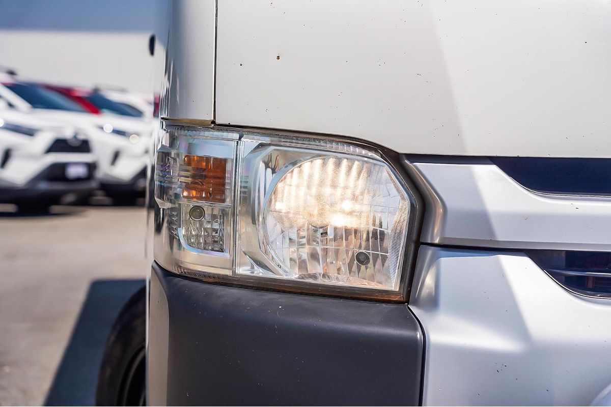 2018 Toyota Hiace Commuter KDH223R
