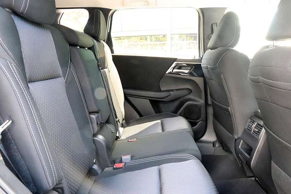 2024 Mitsubishi Outlander LS ZM