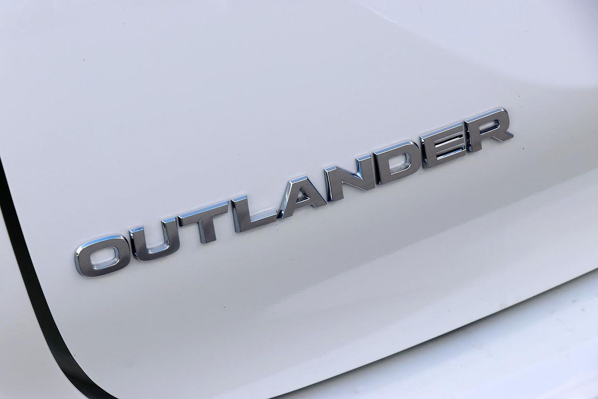 2024 Mitsubishi Outlander LS ZM