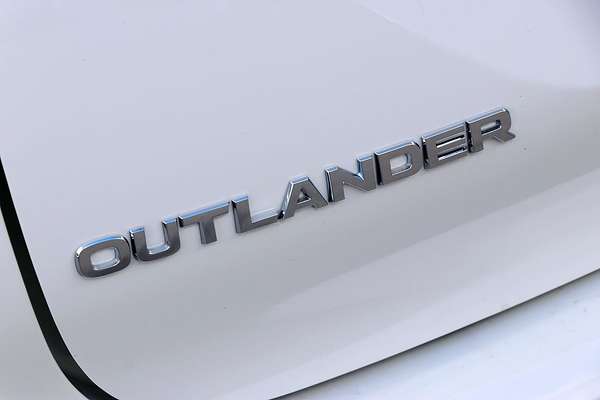 2024 Mitsubishi Outlander LS ZM