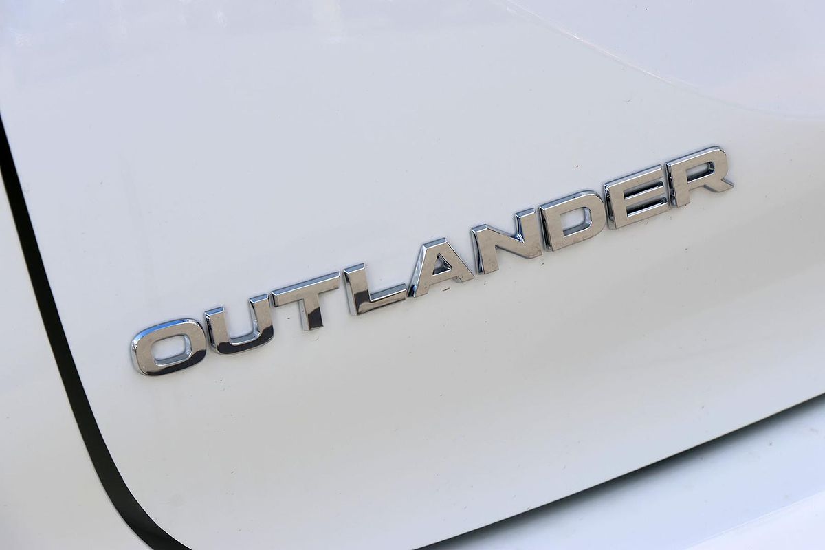 2025 Mitsubishi Outlander ES ZM