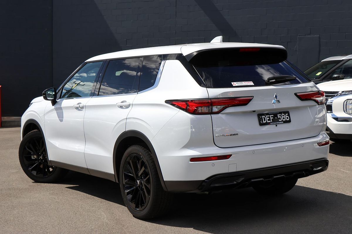 2024 Mitsubishi Outlander Black Edition ZM