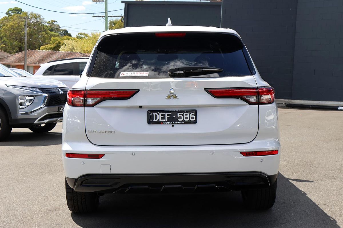 2024 Mitsubishi Outlander Black Edition ZM