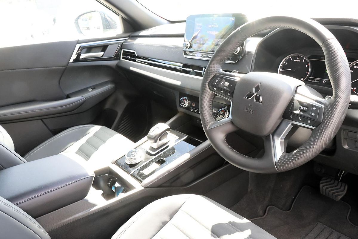 2024 Mitsubishi Outlander Black Edition ZM