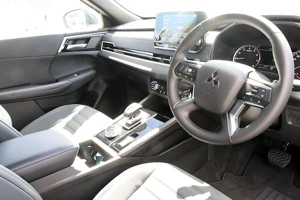 2024 Mitsubishi Outlander Black Edition ZM