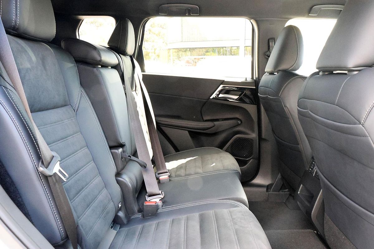2024 Mitsubishi Outlander Black Edition ZM