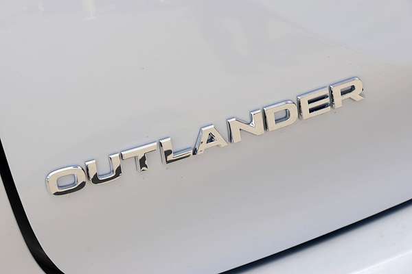 2024 Mitsubishi Outlander Black Edition ZM