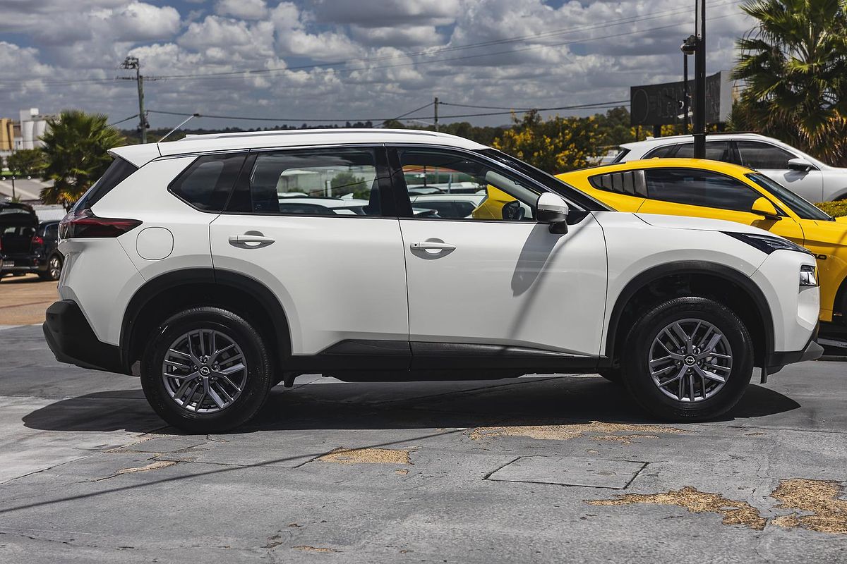 2024 Nissan X-TRAIL ST T33