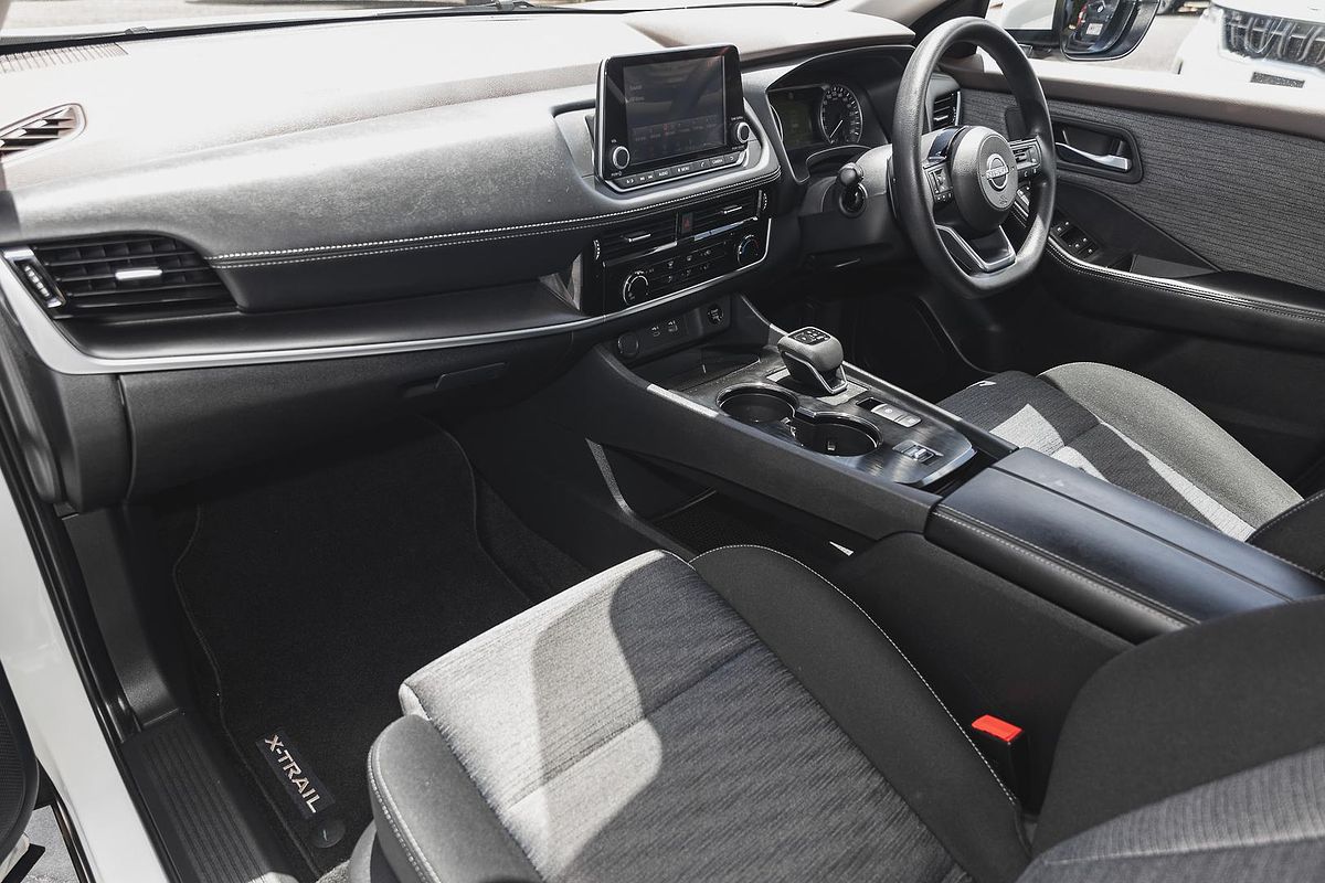 2024 Nissan X-TRAIL ST T33