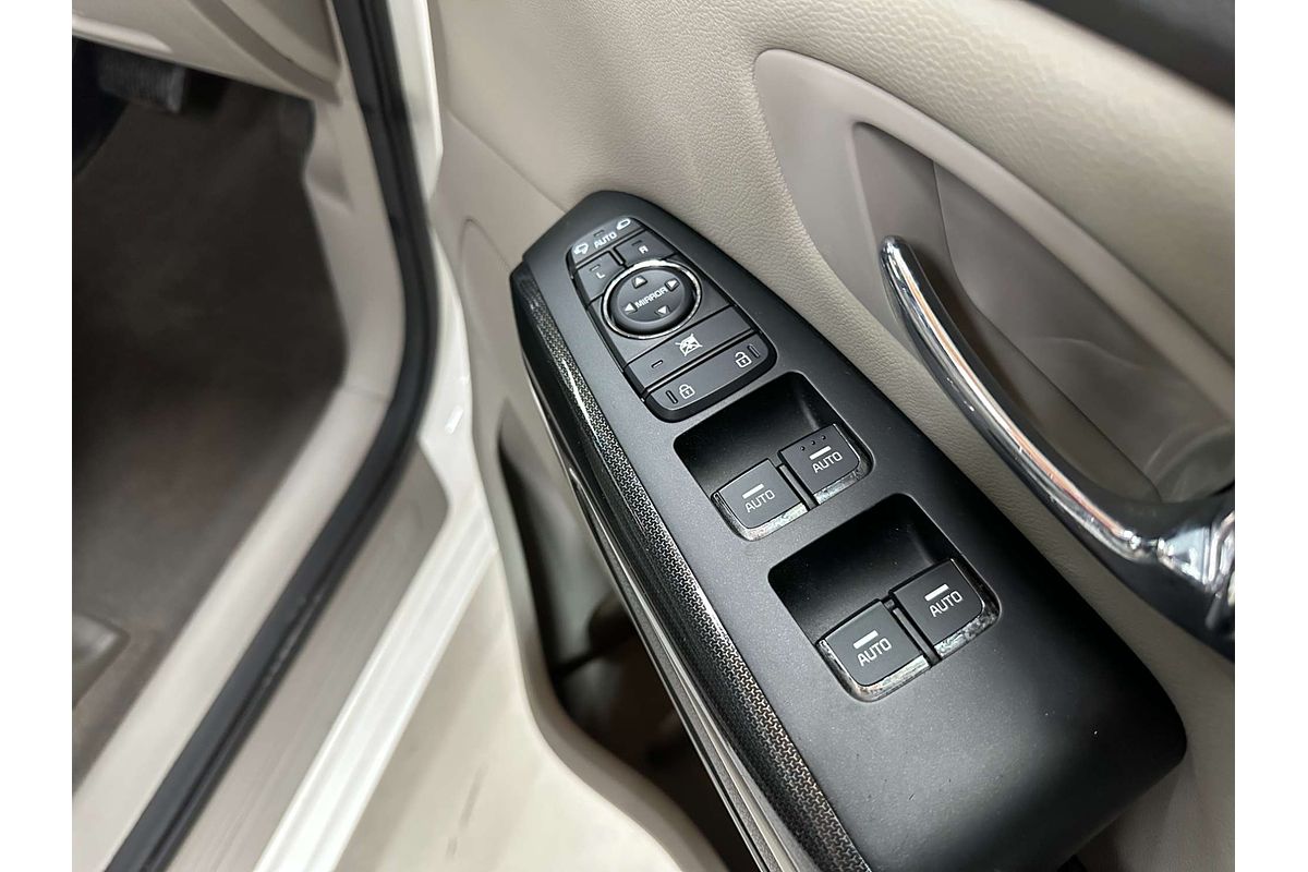 2015 Kia Carnival Si YP