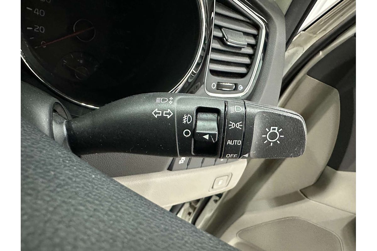2015 Kia Carnival Si YP