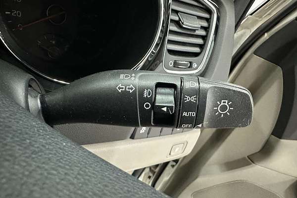 2015 Kia Carnival Si YP