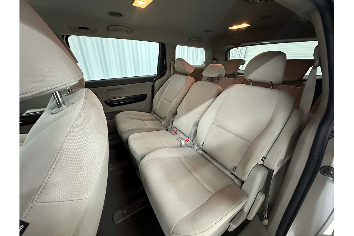 2015 Kia Carnival Si YP