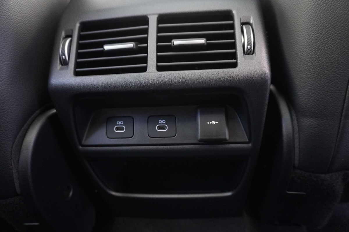2024 Land Rover Discovery Sport P250 Dynamic SE L550