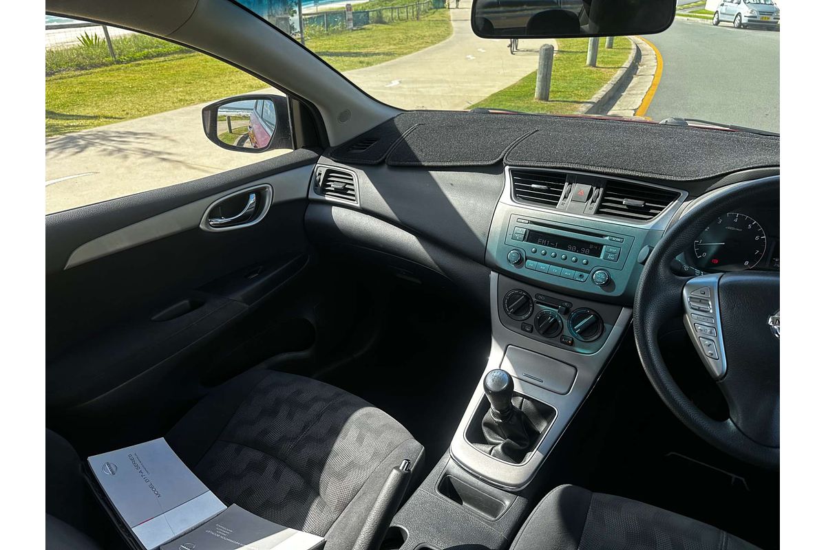 2013 Nissan Pulsar ST B17