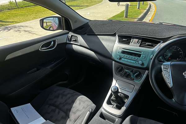 2013 Nissan Pulsar ST B17