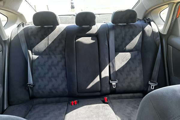 2013 Nissan Pulsar ST B17