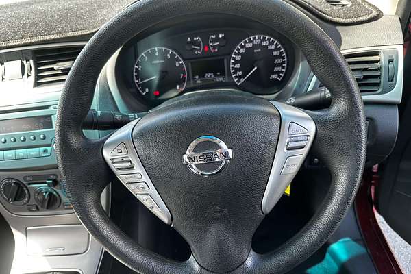 2013 Nissan Pulsar ST B17