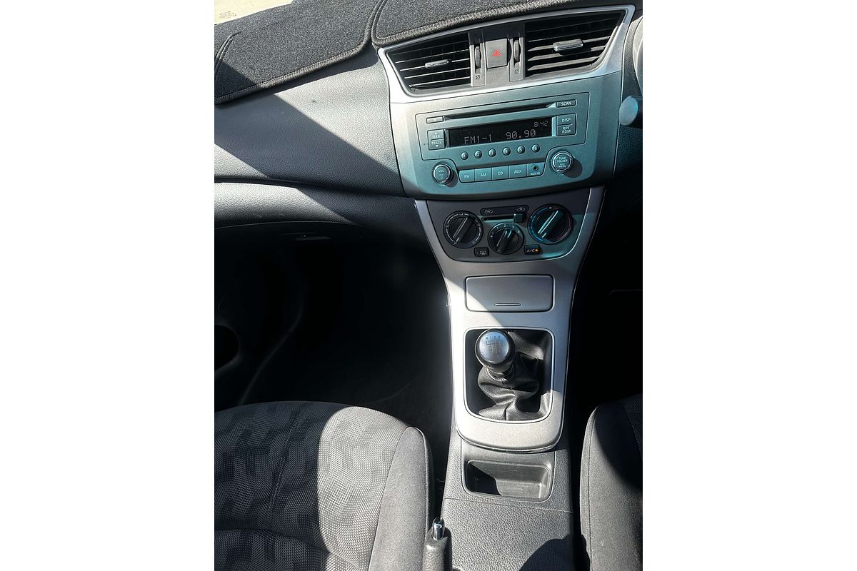 2013 Nissan Pulsar ST B17