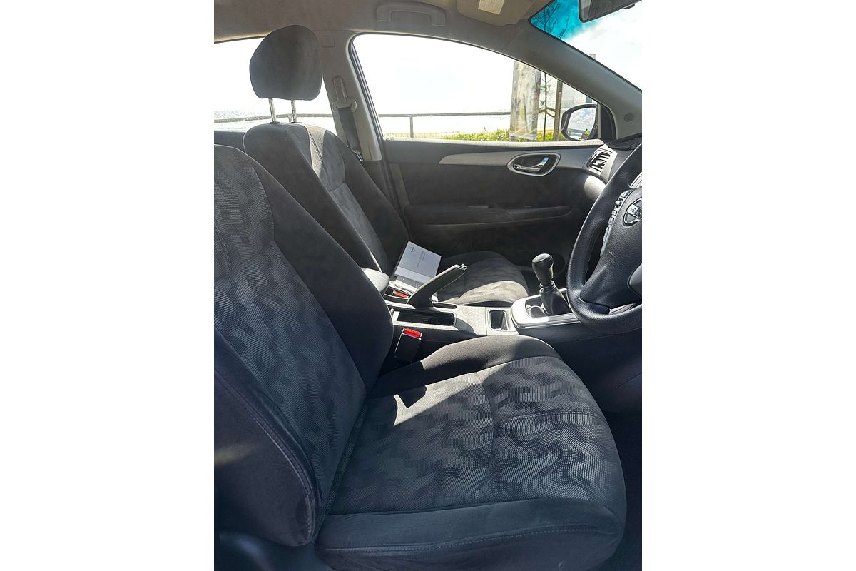 2013 Nissan Pulsar ST B17
