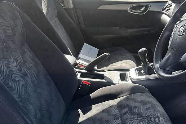 2013 Nissan Pulsar ST B17