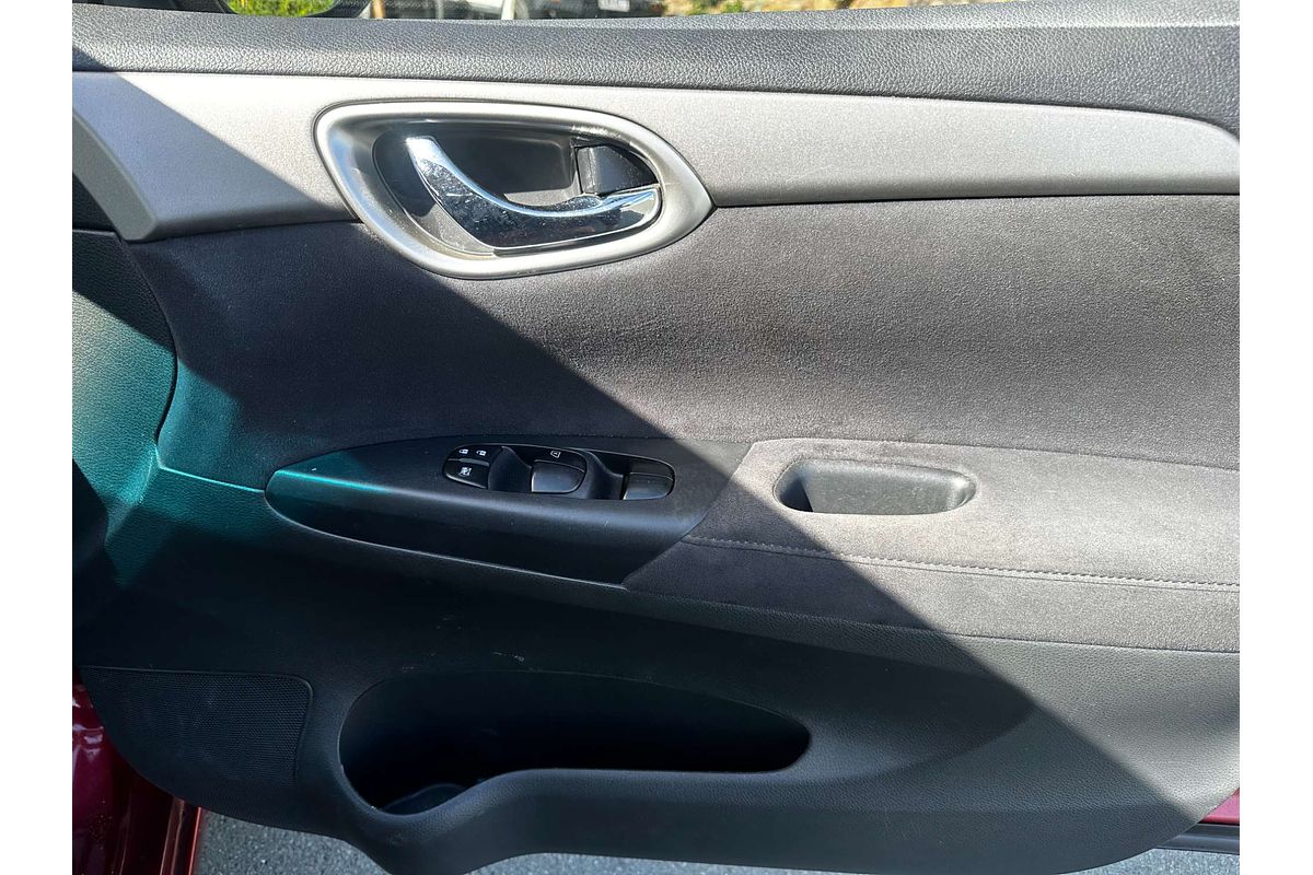2013 Nissan Pulsar ST B17