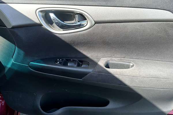 2013 Nissan Pulsar ST B17