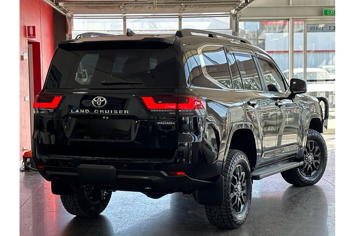 2024 Toyota Landcruiser Sahara FJA300R