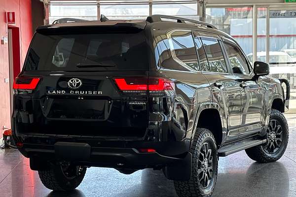 2024 Toyota Landcruiser Sahara FJA300R
