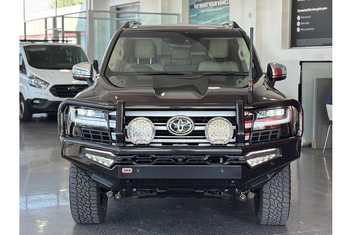 2024 Toyota Landcruiser Sahara FJA300R