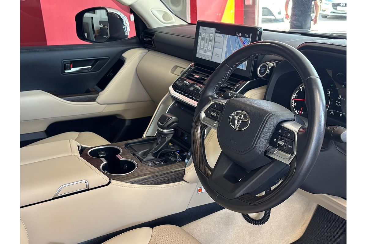 2024 Toyota Landcruiser Sahara FJA300R