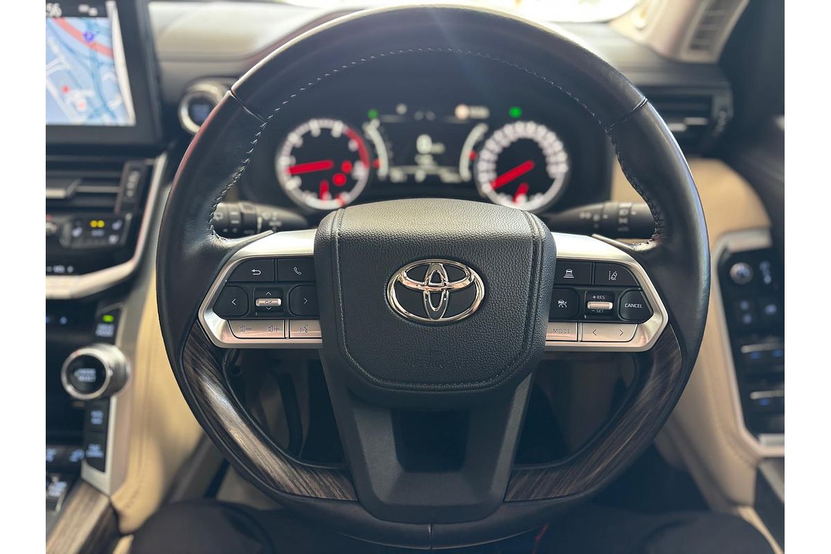 2024 Toyota Landcruiser Sahara FJA300R