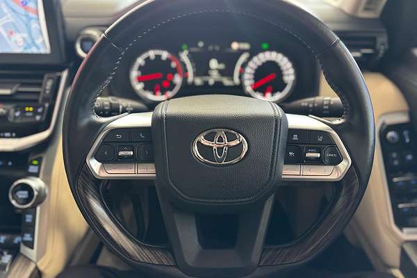 2024 Toyota Landcruiser Sahara FJA300R