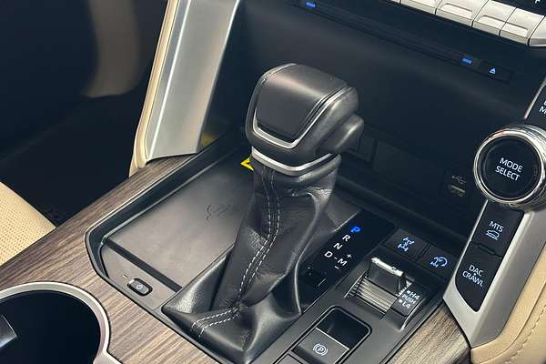 2024 Toyota Landcruiser Sahara FJA300R
