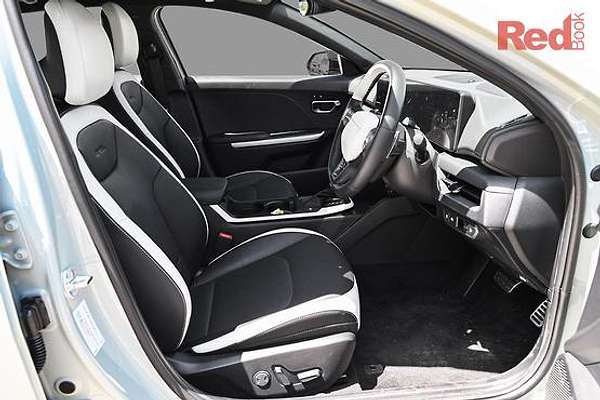 2025 Kia K4 GT-Line CL4m