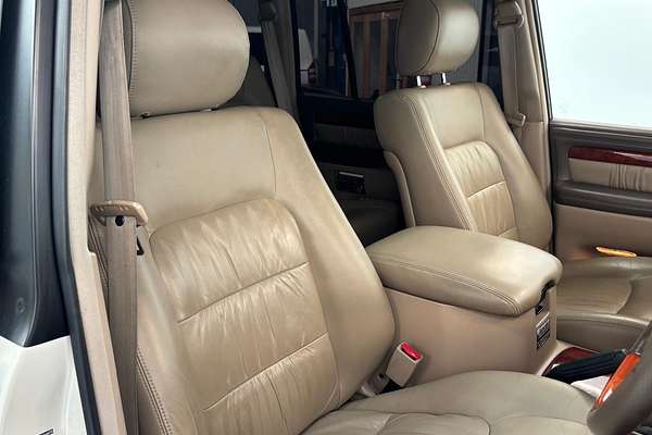 1999 Toyota Landcruiser Cygnus