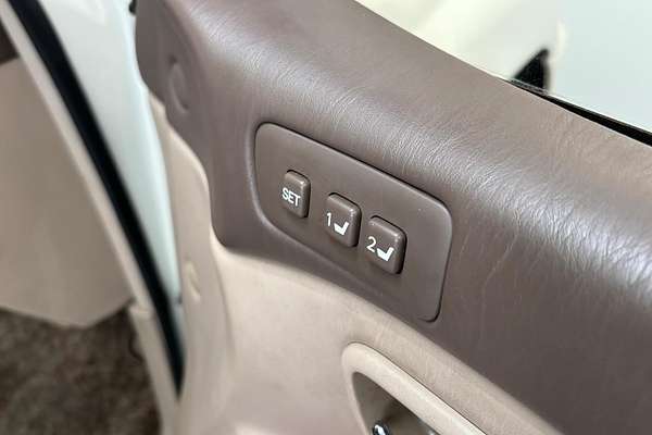 1999 Toyota Landcruiser Cygnus