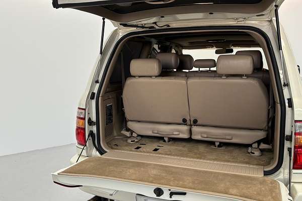 1999 Toyota Landcruiser Cygnus