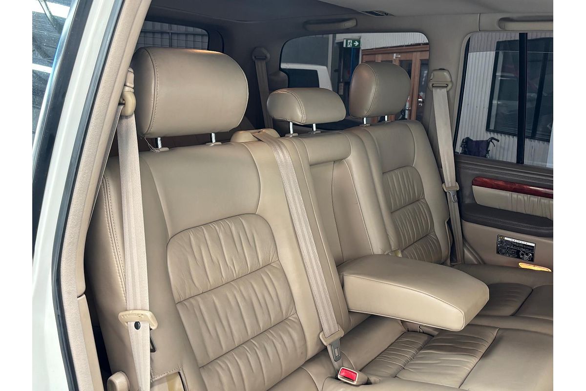 1999 Toyota Landcruiser Cygnus