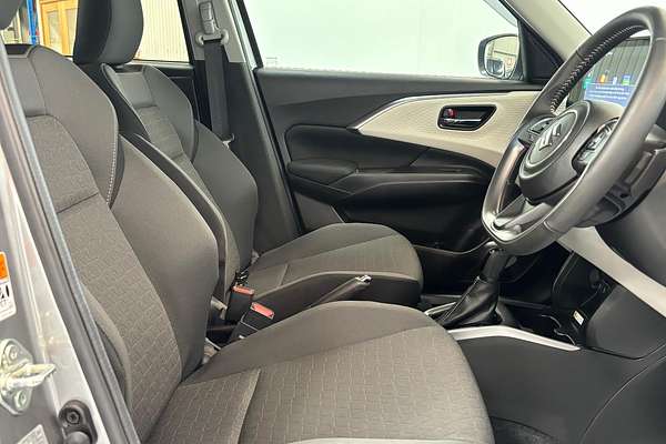 2024 Suzuki Swift Hybrid GLX UZ