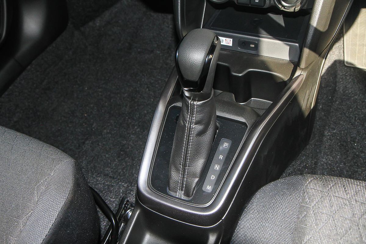 2024 Suzuki Swift Hybrid GLX UZ