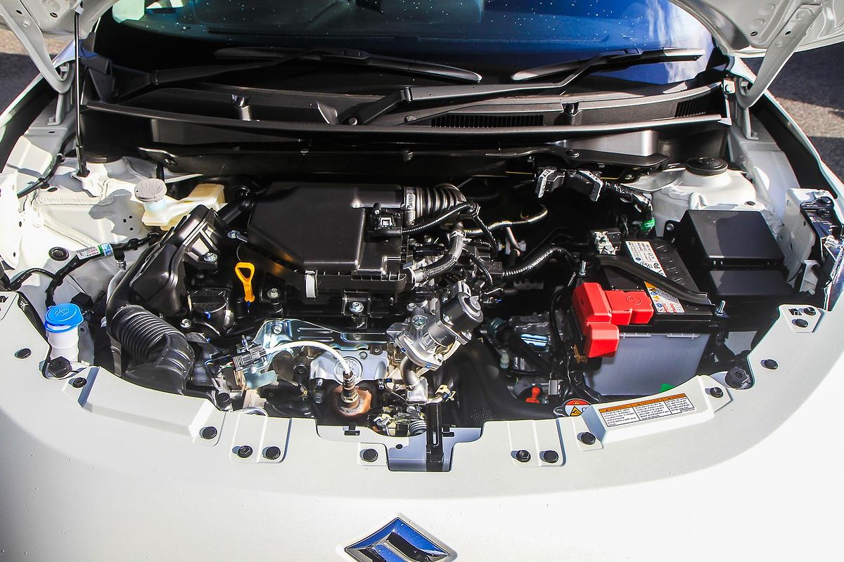 2025 Suzuki Swift Hybrid UZ