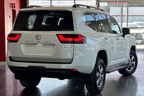2022 Toyota Landcruiser Sahara FJA300R