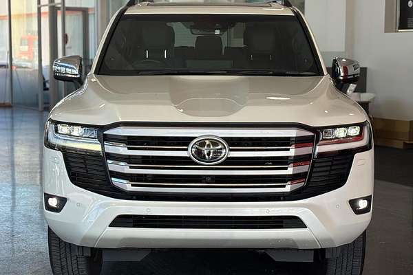 2022 Toyota Landcruiser Sahara FJA300R