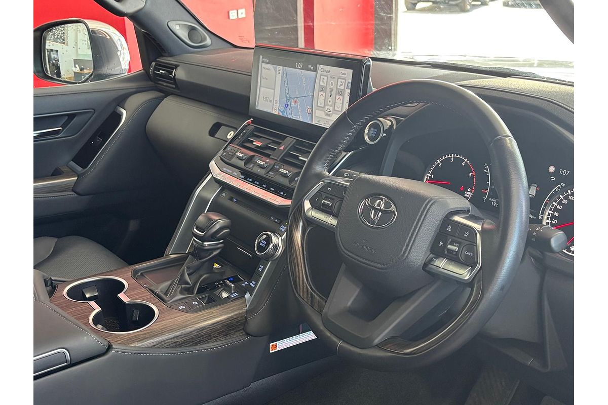 2022 Toyota Landcruiser Sahara FJA300R