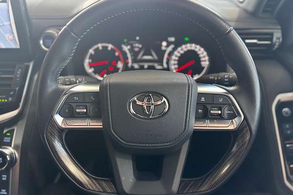 2022 Toyota Landcruiser Sahara FJA300R