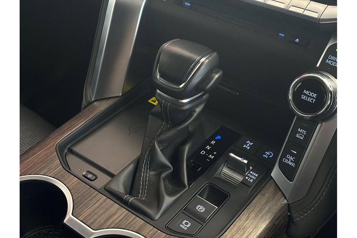 2022 Toyota Landcruiser Sahara FJA300R